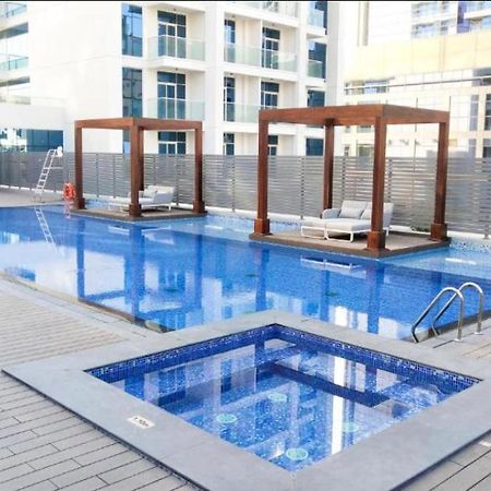Bnbmehomes - Beautiful Lake View Studio Near Marina - 1504 Dubai Bagian luar foto