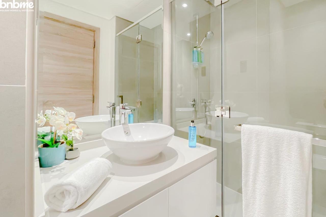 Bnbmehomes - Beautiful Lake View Studio Near Marina - 1504 Dubai Bagian luar foto