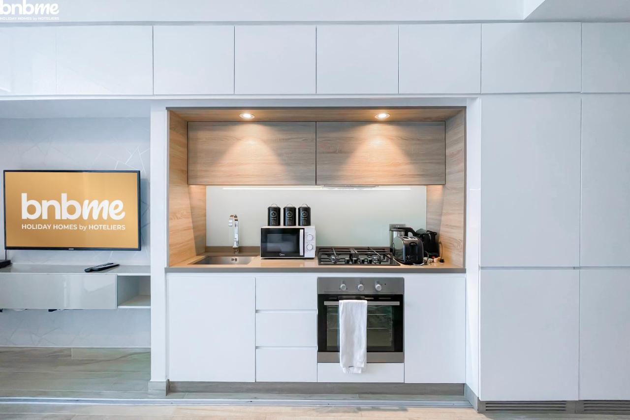 Bnbmehomes - Beautiful Lake View Studio Near Marina - 1504 Dubai Bagian luar foto